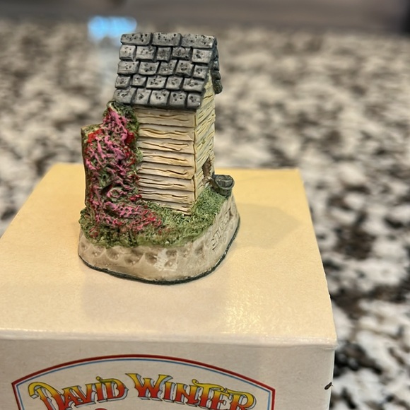 David Winter Cottages Cameos The Privy - Picture 3 of 6